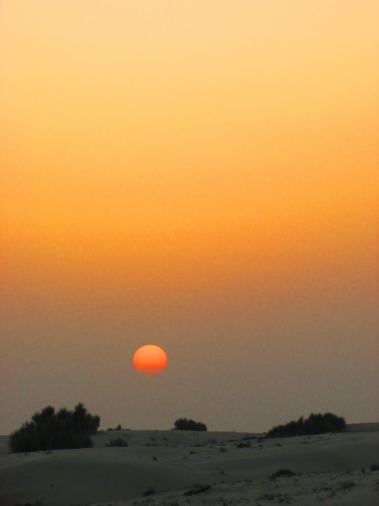Coucher de soleil dans le désert à RAK