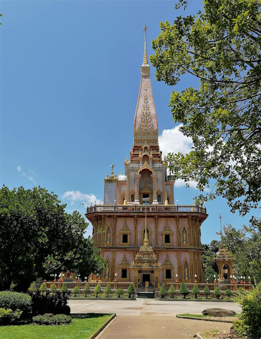 Le Chedi est érigé sur 3 étages. Au sommet, on a une belle vue d'ensemble, et même sur le Grand Bouddha.