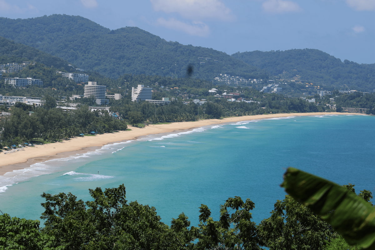Karon Beach est la 2e plus longue plage de l'île de Phuket.