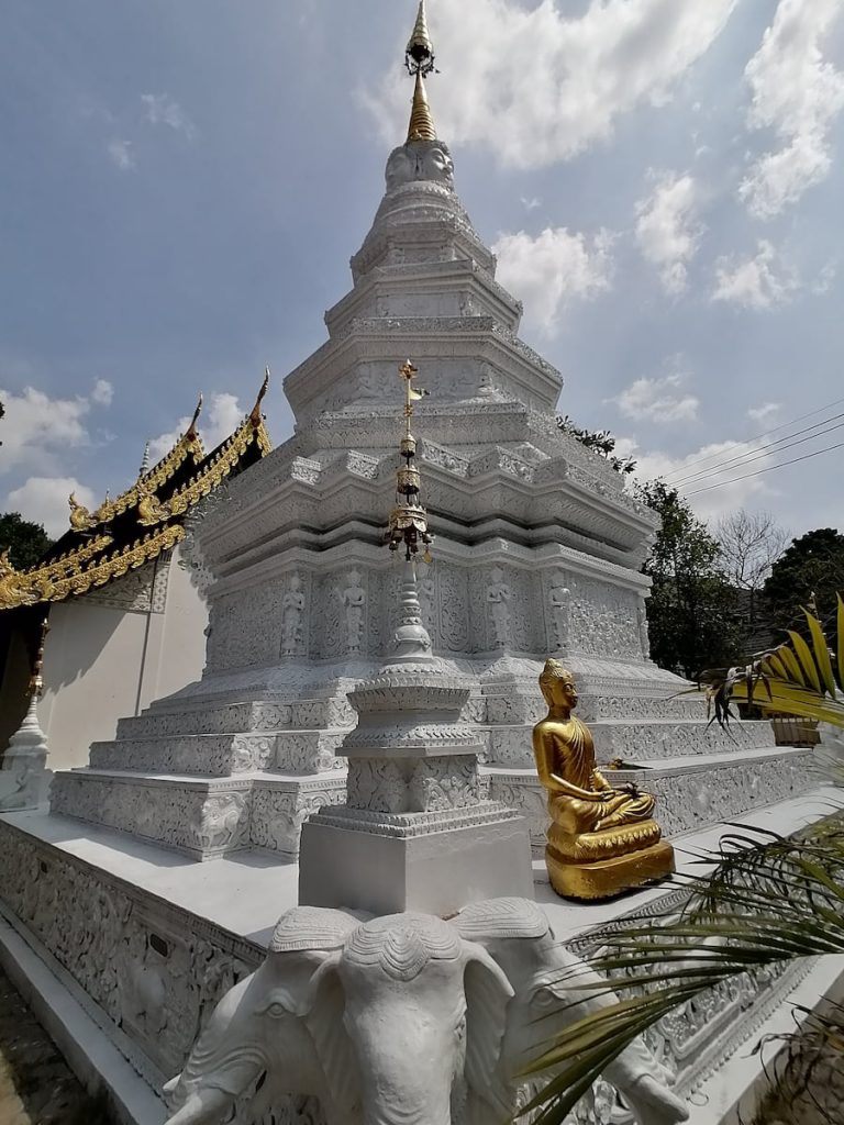 Wat Pan Whaen, magnifiques sculptures