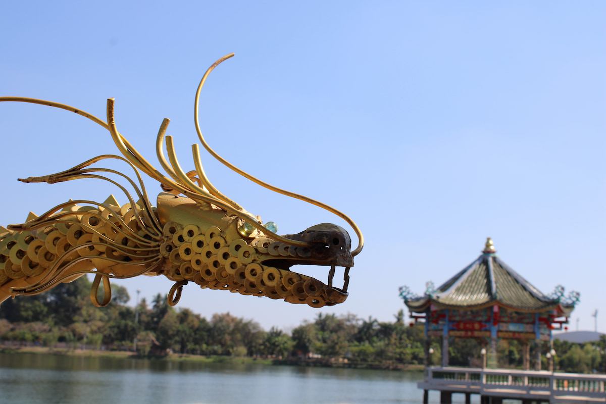Chao Pu - Chao Ya Shrine sur le bord du lac à Udon Thani
