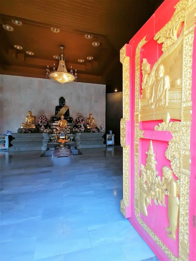 Wat Pothisomphon Au 2e étage, un Bouddha d'émeraude contient des reliques