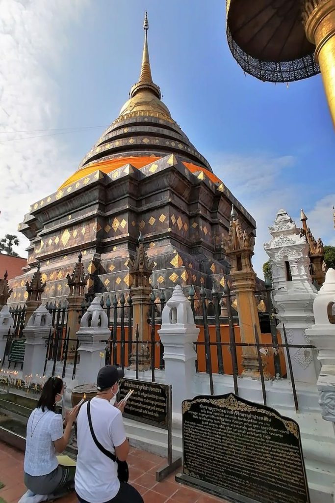 Ce temple de Phra That Lampang Luang est très fréquenté par les thaïs, mais les touristes sont peu nombreux