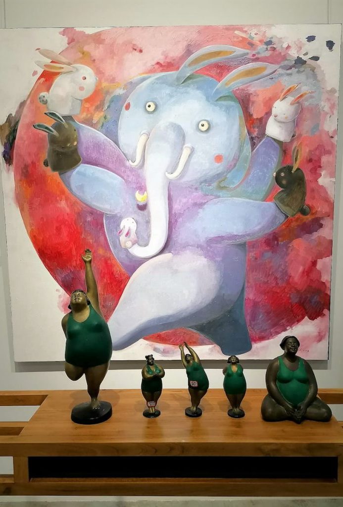 Artzhe expose des œuvres d'artistes thaïs