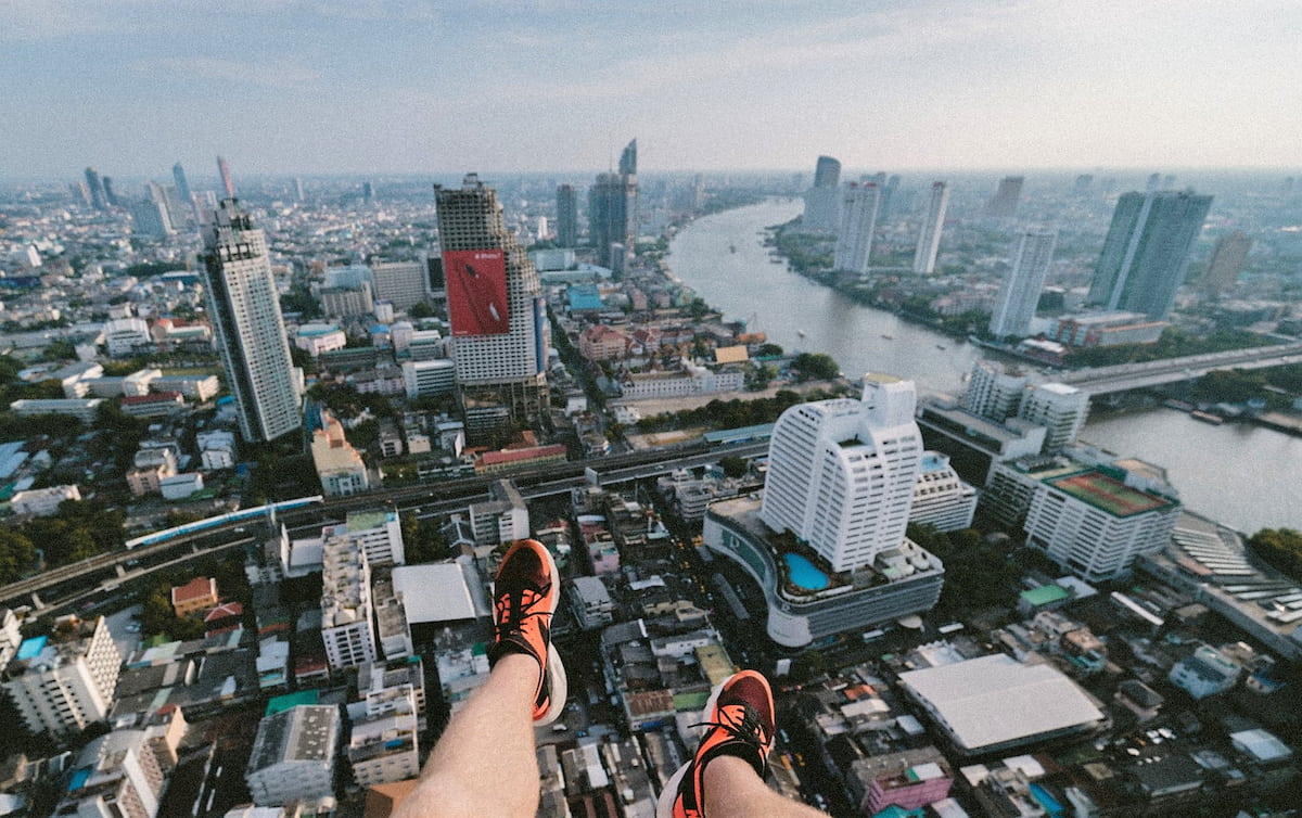 Le skywalk sur la plateforme à 314 mètres de la tour King Power MahaNakhonde offre une vue panoramique à 360° époustouflante sur Bangkok