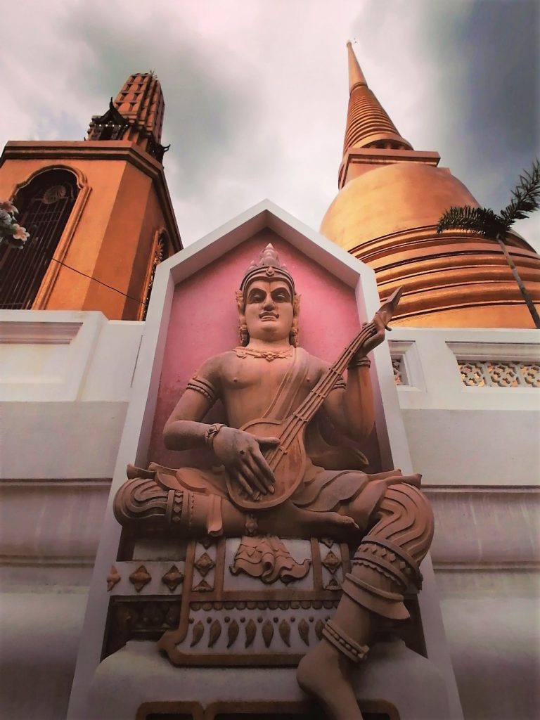 Au Wat Bowonnivet Vihara on trouve un boudha de 5, 5 tonnes d'or massif
