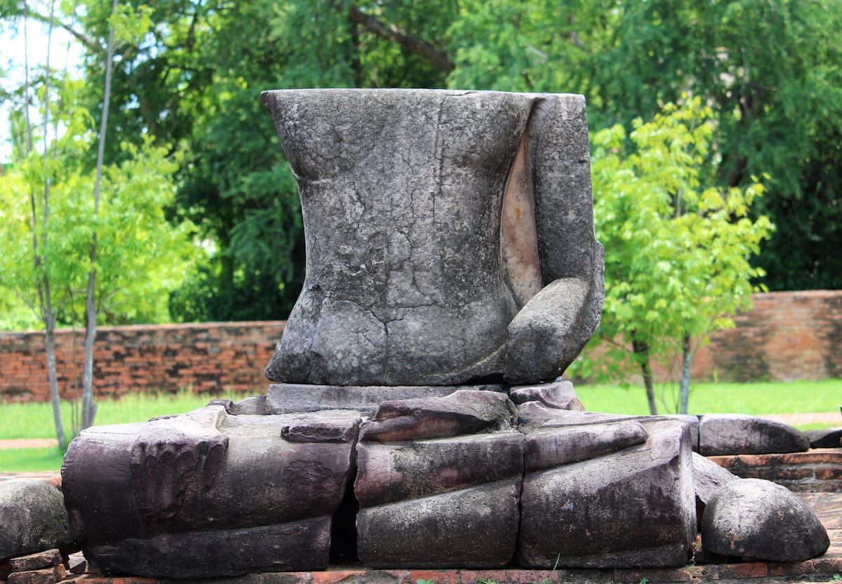Les statues du parc historique d'Ayutthaya ont presque toutes été décapitées lors de la guerre de 1767 contre les Birmans