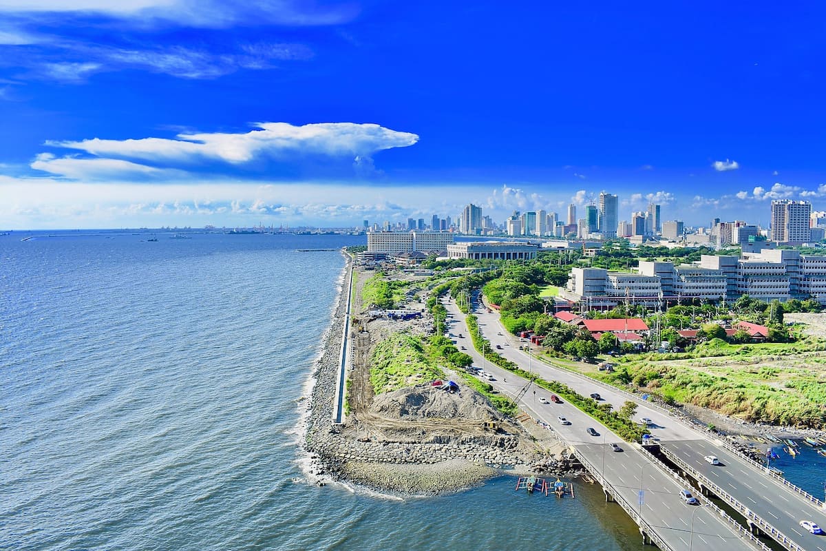 La ville de Manille se trouve sur le bord de la mer. Du Cruise Terminal on peut visiter le Vieux Manille à pied.