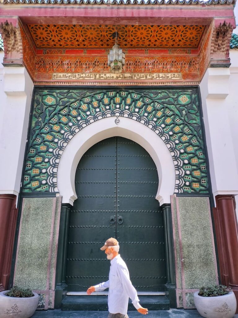 La religion est omniprésente à Tanger. Entre mosquée, cathédrale et synagogue.