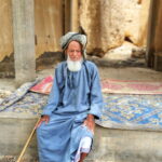 Cet habitant de Al Hamra voulait vraiment se faire photographier.