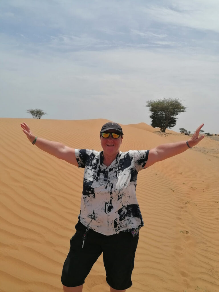 On s'éclate sur les dunes, c’est top, seuls au monde, à part un chameau qui passe par ici!! 