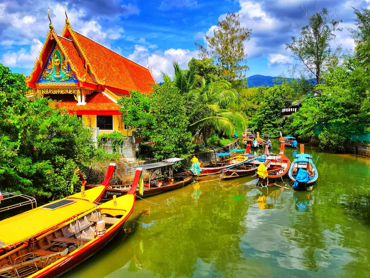 À la recherche d'endroits perdus à Phuket.