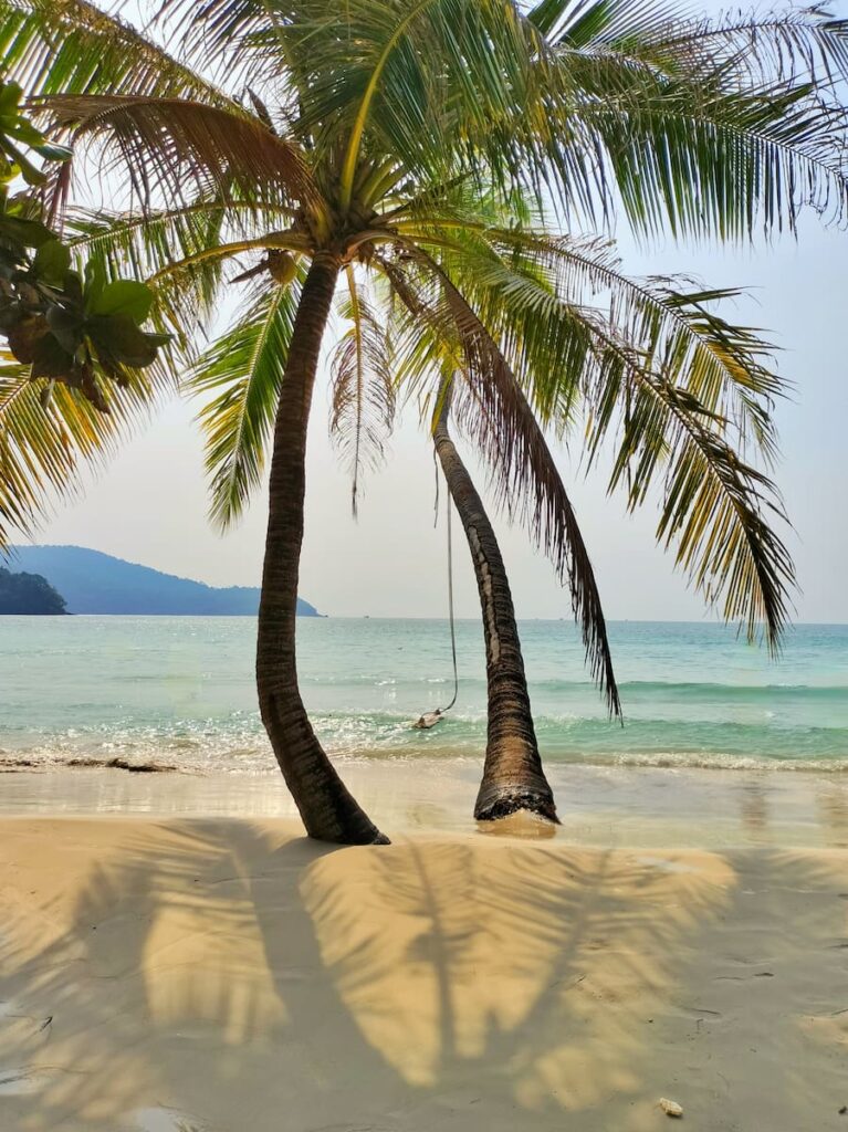 Plages de sable blanc et cocotiers sur Koh Kood, une île encore préservée du tourisme de masse