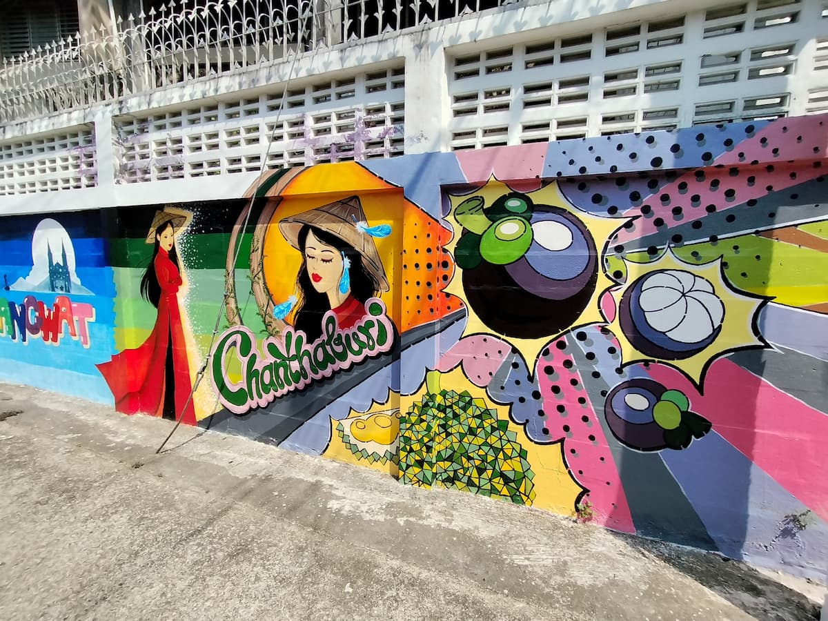 On trouve beaucoup de superbe d'art de rue à Chanthaburi.