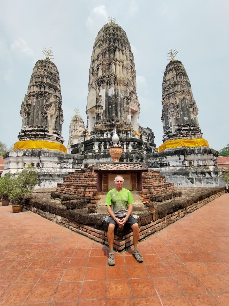 Le Wat Mahathat Worawihan, un vrai havre de paix au cœur de la ville de Ratchaburi